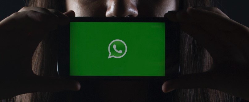 WhatsApp annonce partager ses données avec Facebook et perd des millions d’utilisateurs