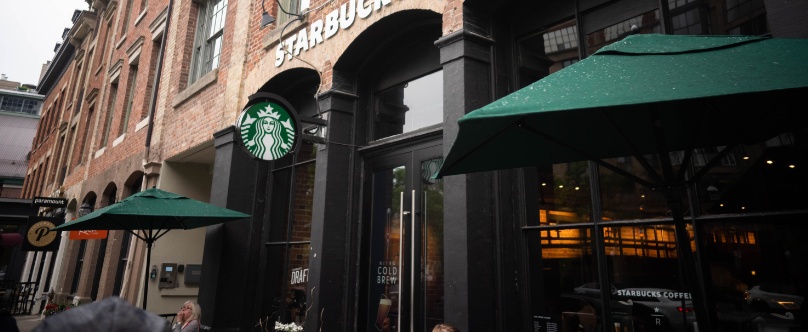 Starbucks lance un premier café sans caisse en partenariat avec Amazon Starbucks lance un premier café sans caisse en partenariat avec Amazon